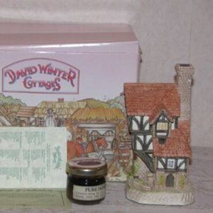 David Winter Cottages  The Beekeeper's